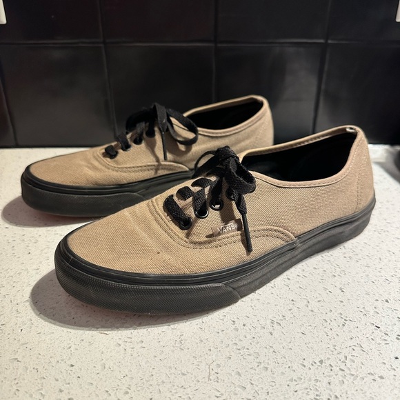 (2)Vans•Uni-Sex (39) - Picture 3 of 11